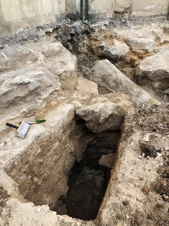 Біля Собору Святого Юра археологи віднайшли фундамент Церкви XIV- XV століття