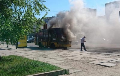У Львові згоріла маршрутка. Фото - Варта-1