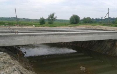 На Львівщині триває будівництво мостового переходу в с. Більче