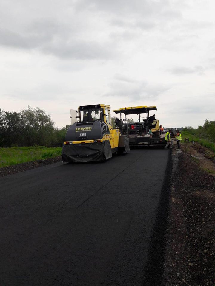 На Львівщині триває ремонт місцевих доріг