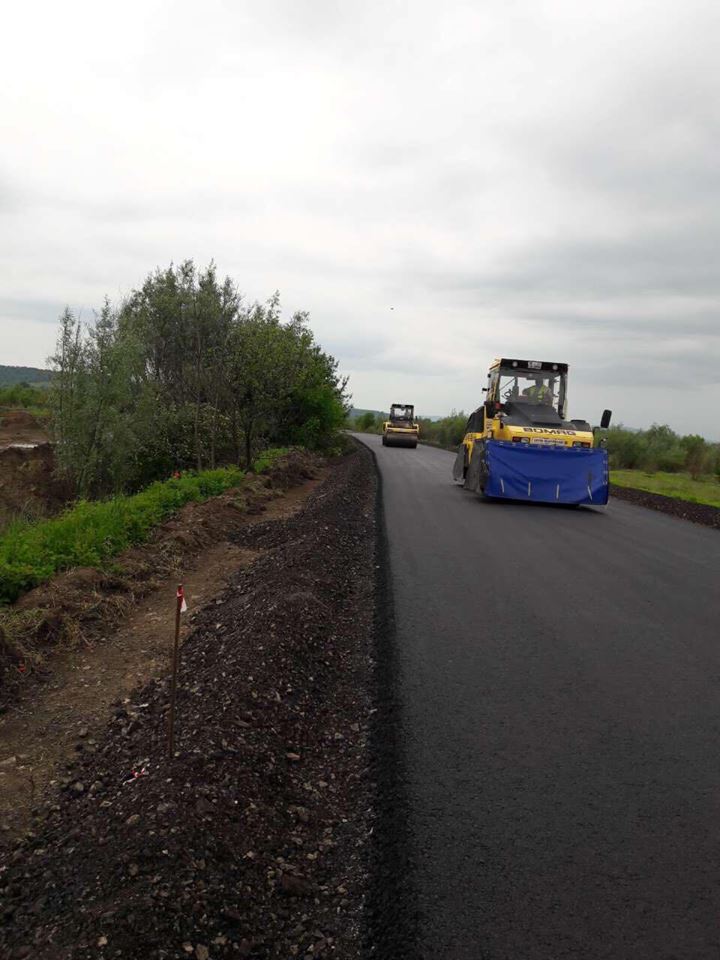 На Львівщині триває ремонт місцевих доріг