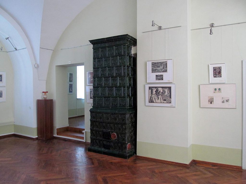 Експозиція виставки мистецький творів із колекції Степана Давимуки.