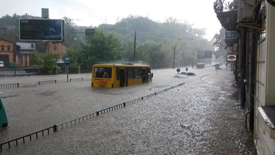 Львів затопило