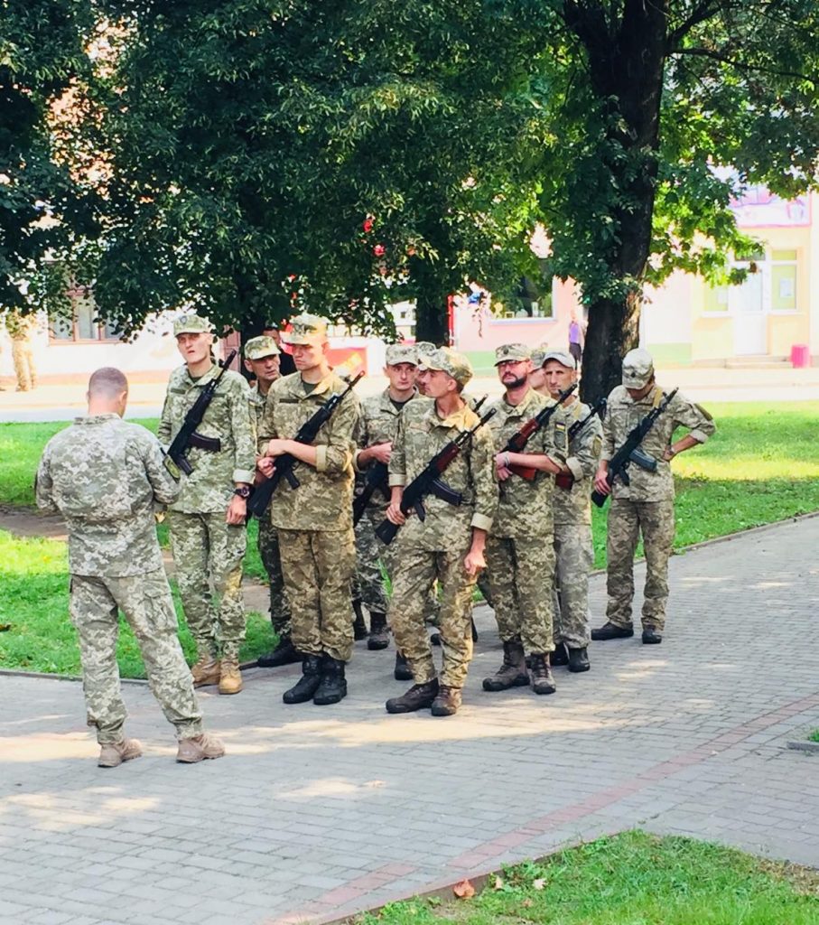 На Львівщині зустріли бійців 24-ї механізованої бригади, які повернулись зі Сходу. Фото Юра Кенцало, 4 студія