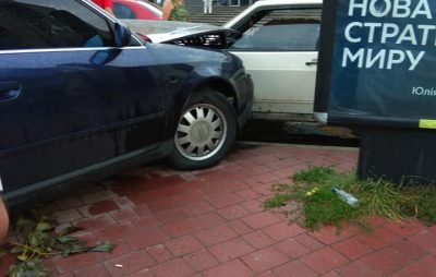 У Львові водій втік з місця аварії