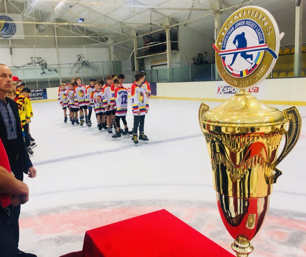 У Новояворівську відкрили змагання Карпатської молодіжної хокейної ліги