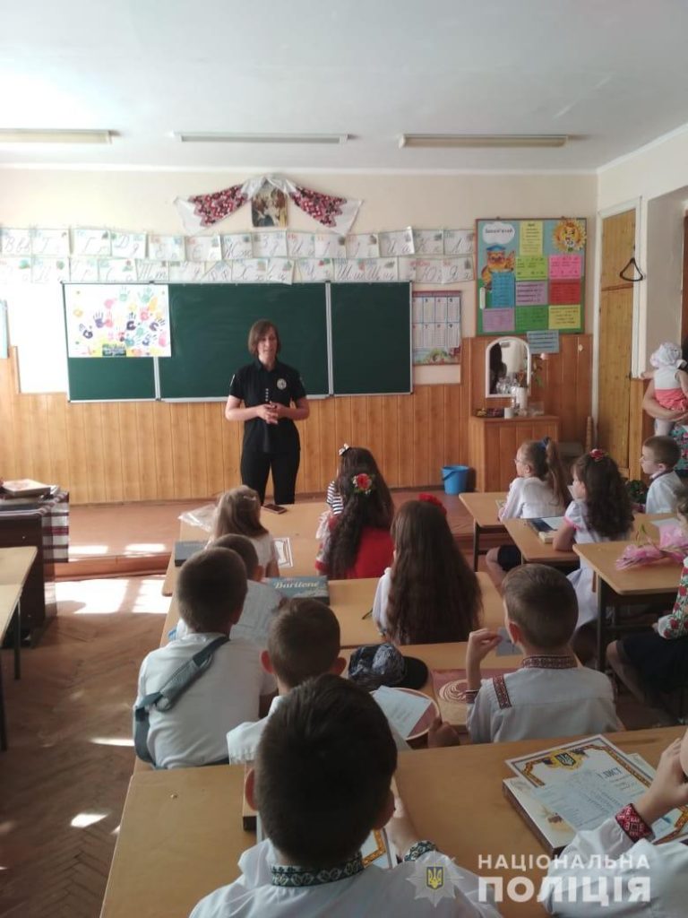 У школах Львівщини відбувся урок з поліцейським