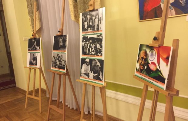До Дня пам’яті Магатма Ганді у Львівській ОДА презентували фотовиставку, фото Юра Кенцало 4studio