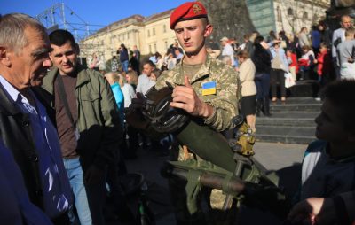 Виставка військової техніки у центрі Львова