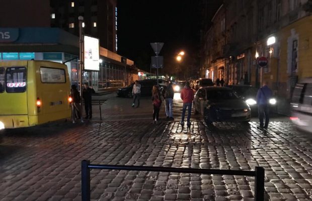 У Львові на Куліша сталась аварія. Фото Варта-1