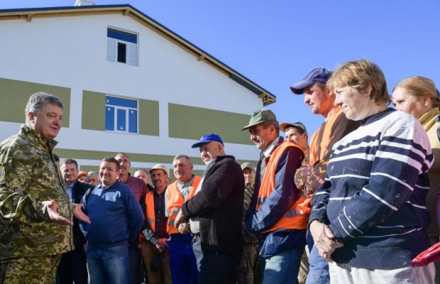 Президент на Львівщині оглянув новий гуртожиток для військових: Це вже не казарма