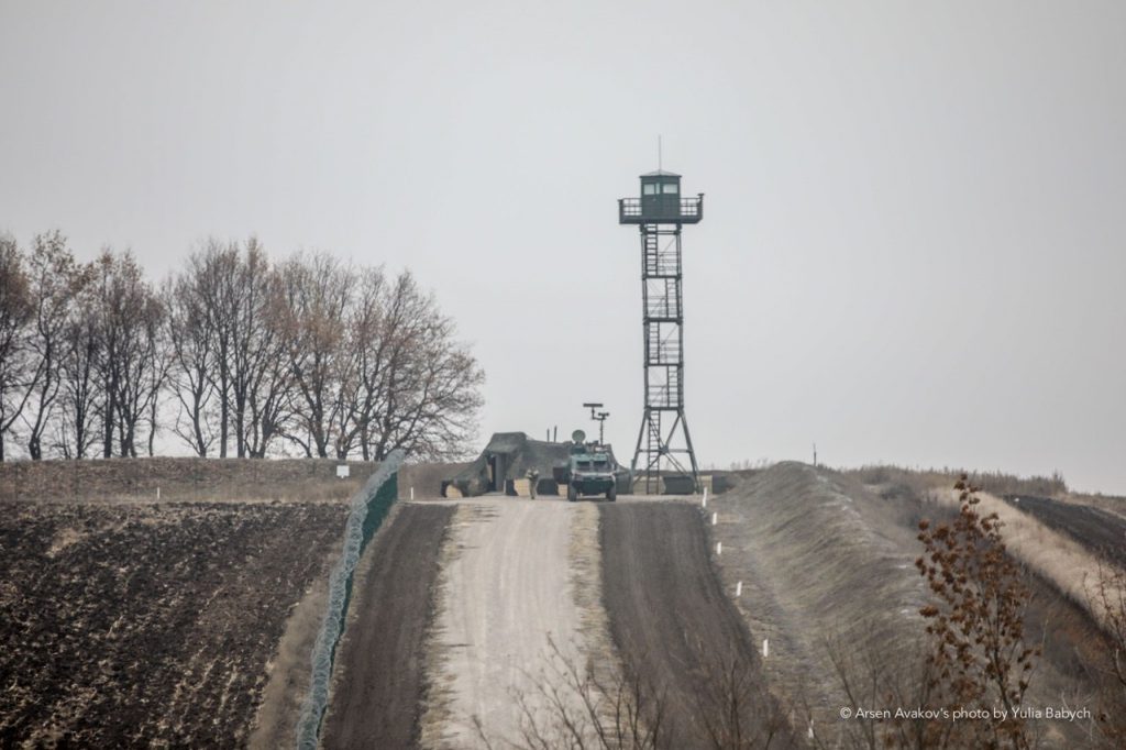 Як сьогодні виглядає кордон із агресором? Аваков і Яценюк оглянули хід робіт на Харківщині