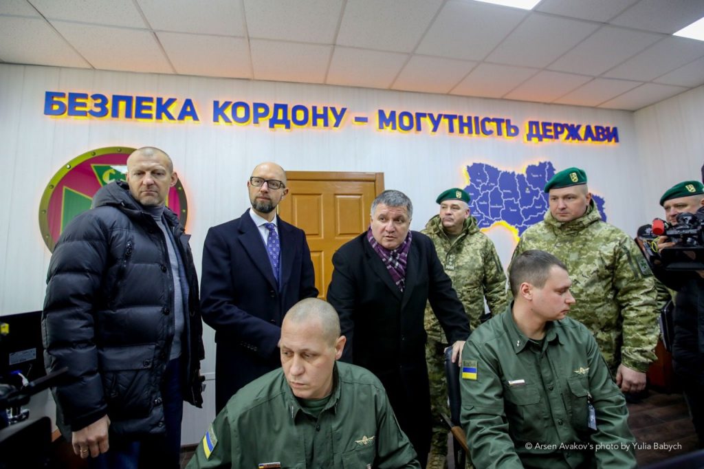 Як сьогодні виглядає кордон із агресором? Аваков і Яценюк оглянули хід робіт на Харківщині