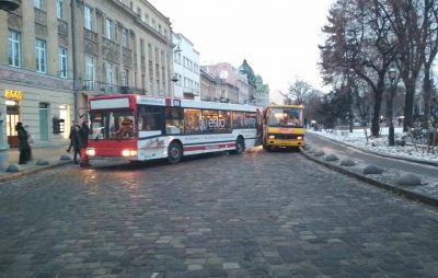У центрі Львова не розминулись маршрутки