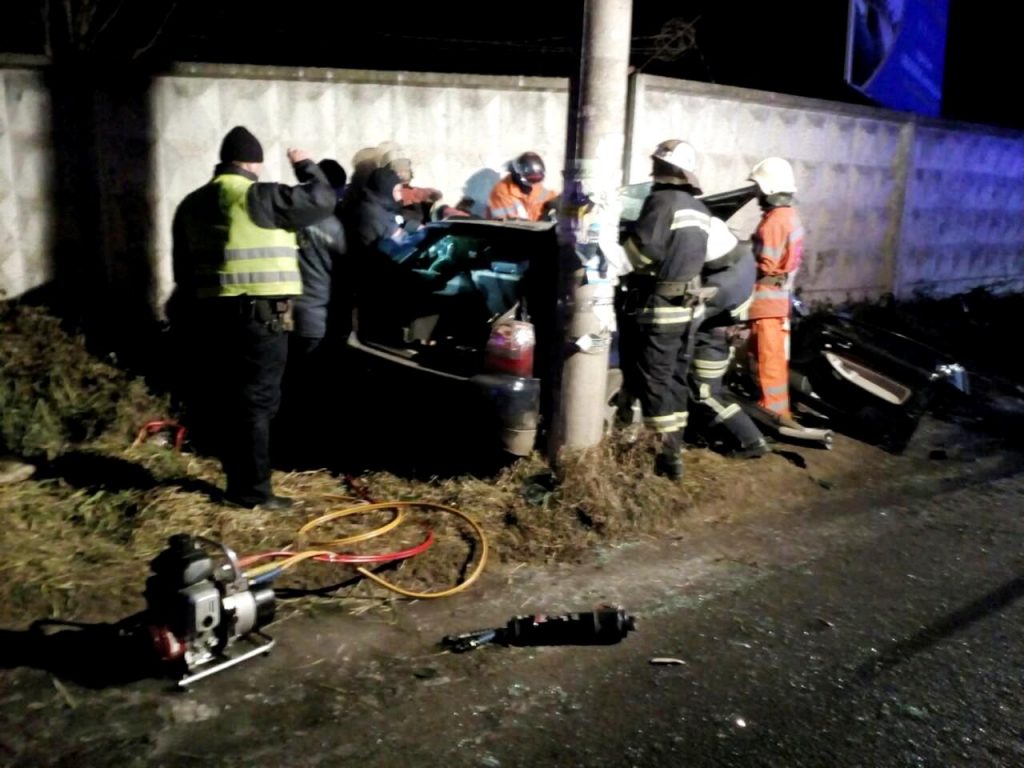 На Львівщині водій вщент знищив автомобіль