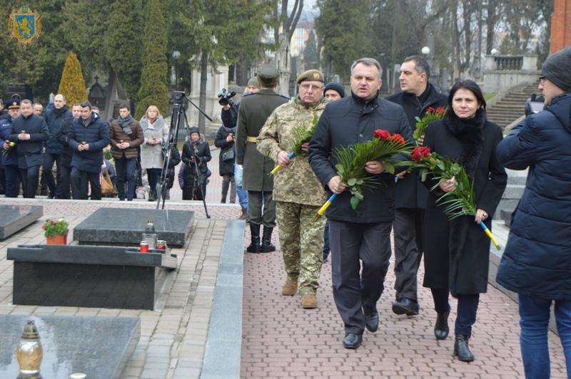 У День Збройних Сил на Личакові вшанували пам'ять загиблих Героїв