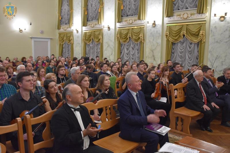На Львівщині стартував перший міжнародний конкурс скрипалів Мирослава Скорика