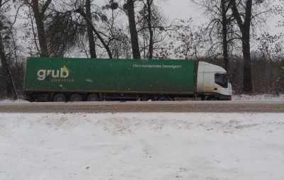 На Львівщині вантажівка злетіла з траси