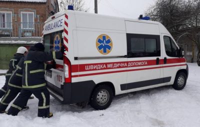 У Львові рятувальники відбуксирували швидку допомогу. Фото: відкриті джерела.