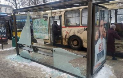 У Львові розбили ще одну зупинку громадського транспорту. Фото: Твоє місто