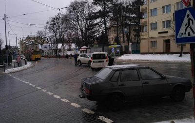 У Львові через ДТП не курсують трамваї. Фото: Варта1.