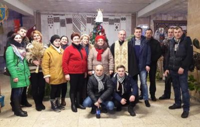 Фольклорний колектив із Жовківщини привітав військовослужбовців на Сході України із Різдвом