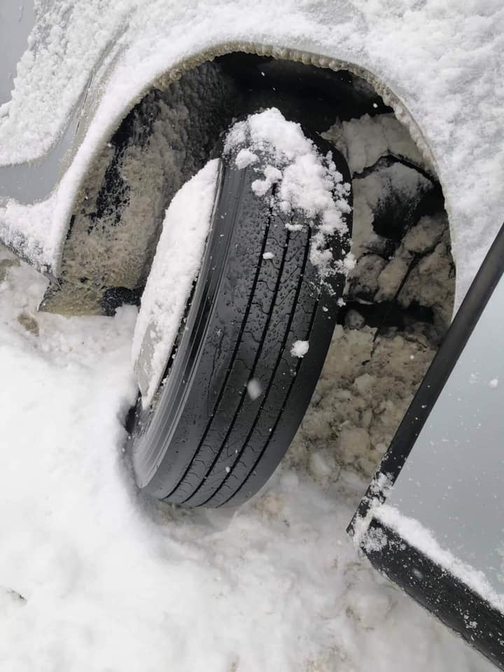 На Львівщині туристичний автобус злетів з траси. Фото Варта-1