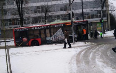 У центрі Львова поламався тролейбус. Фото Варта-1