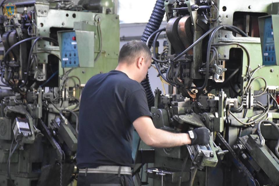 Олег Синютка оглянув виробничі потужності підприємства із виготовлення металопродукції