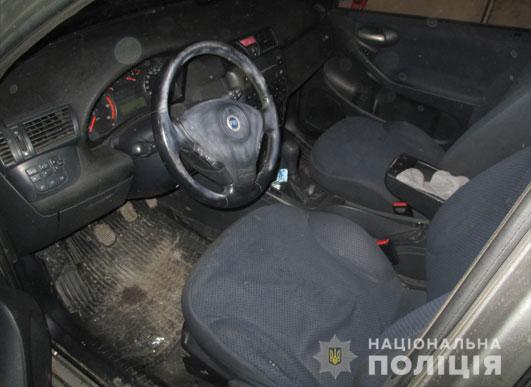 На Львівщині троє молодиків відлупцювали таксиста й викрали його автомобіль. Фото: Варта1.