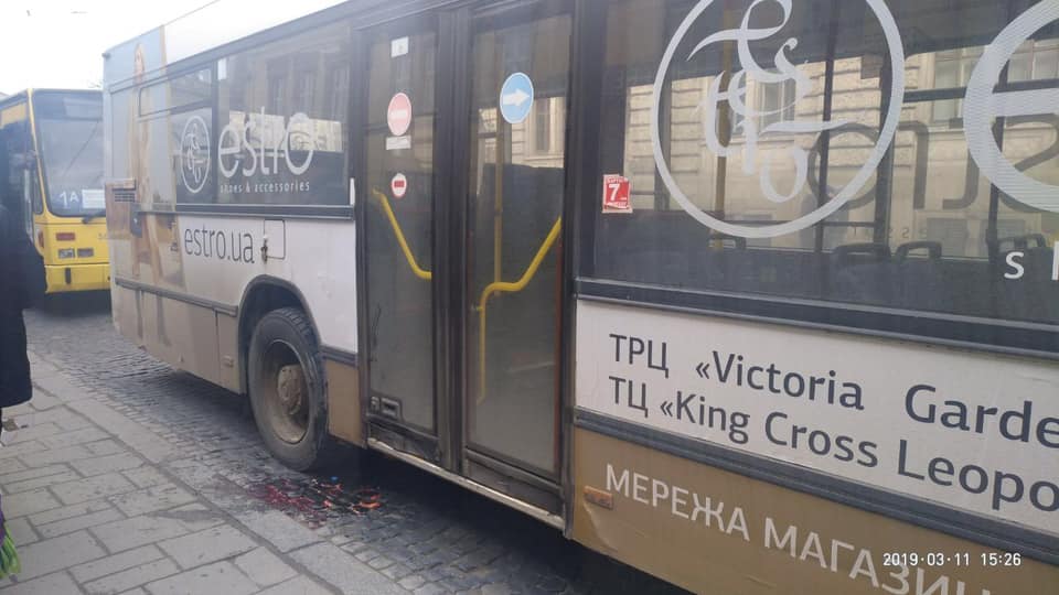 У Львові водій маршрутки збив жінку. Фото: Варта1.