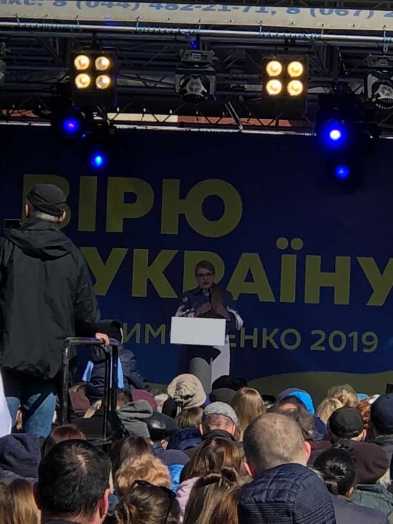 На мiтинг Тимошенко у Червонограді звезли людей. Фото: 4studio.