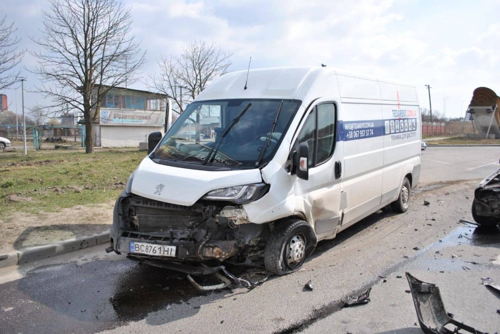 У Львові сталась потрійна аварія. Фото Варта1