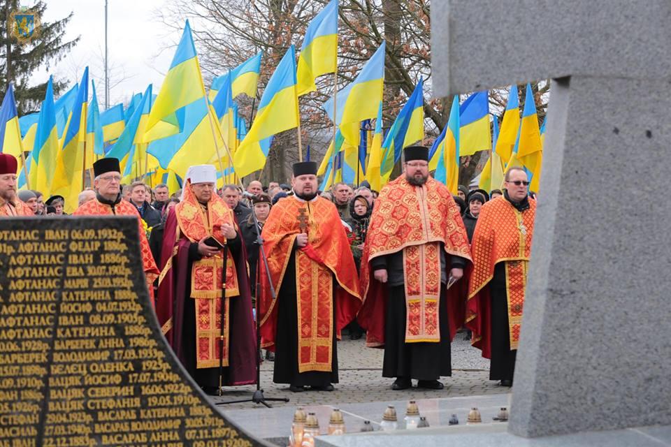 у селі Павлокома на Ряшівщині, Польща, відбулись скорботні заходи із вшанування пам’яті 366 українців, загиблих 3 березня 1945 року