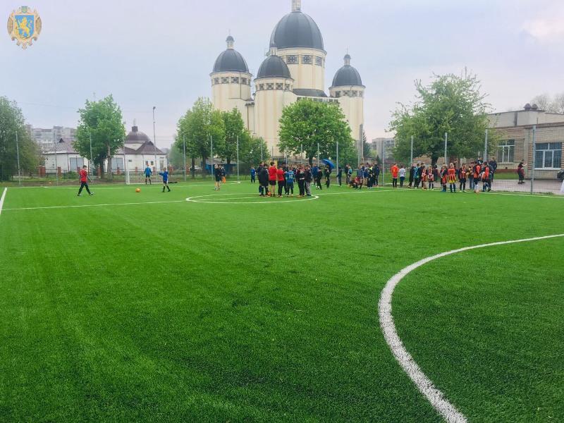 У Червонограді відкрили одразу два футбольні поля