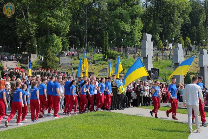 На Львівщині Свято Героїв розпочалось легкоатлетичною естафетою