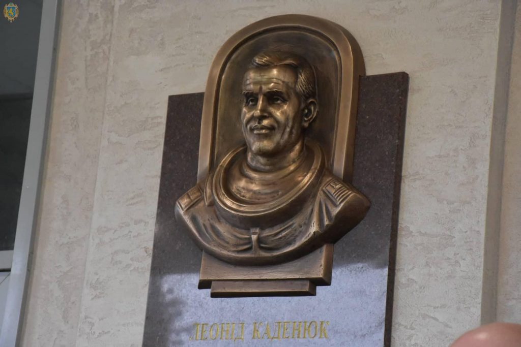 На Львівщині відкрили меморіальну дошку першому космонавту України Леоніду Каденюку