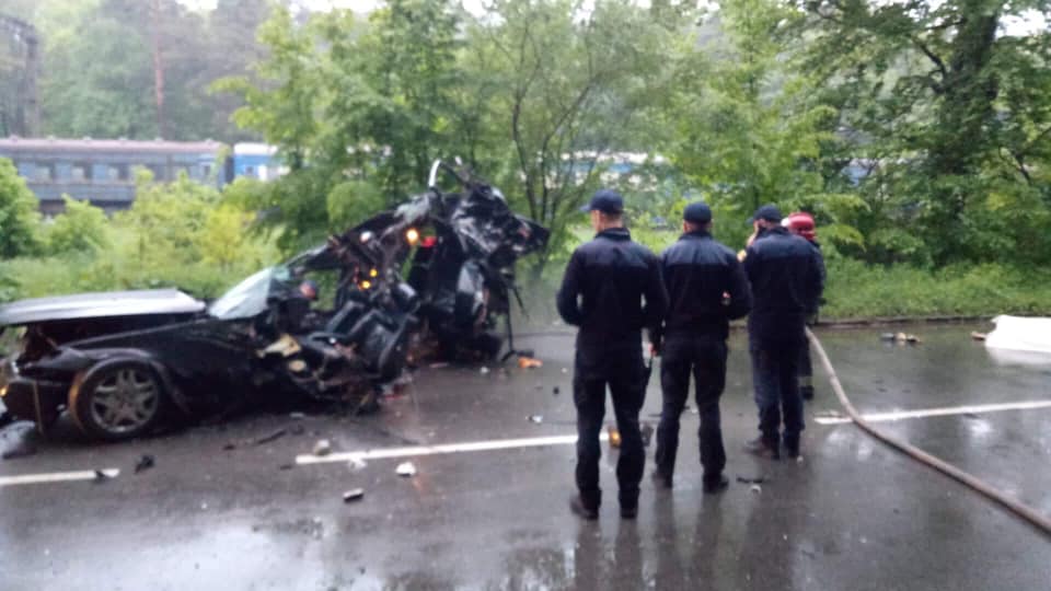 На Львівщині, внаслідок зіткнення авто з деревом, загинуло двоє осіб