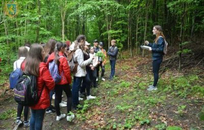Школярі Бродівщини мандрували еколого-пізнавальним маршрутом "Тринінг”