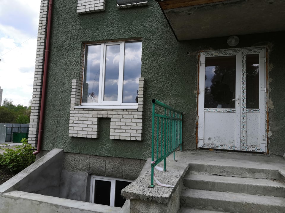 На Львівщині у лікарні побили вікна. Фото - прес-служба ДМР