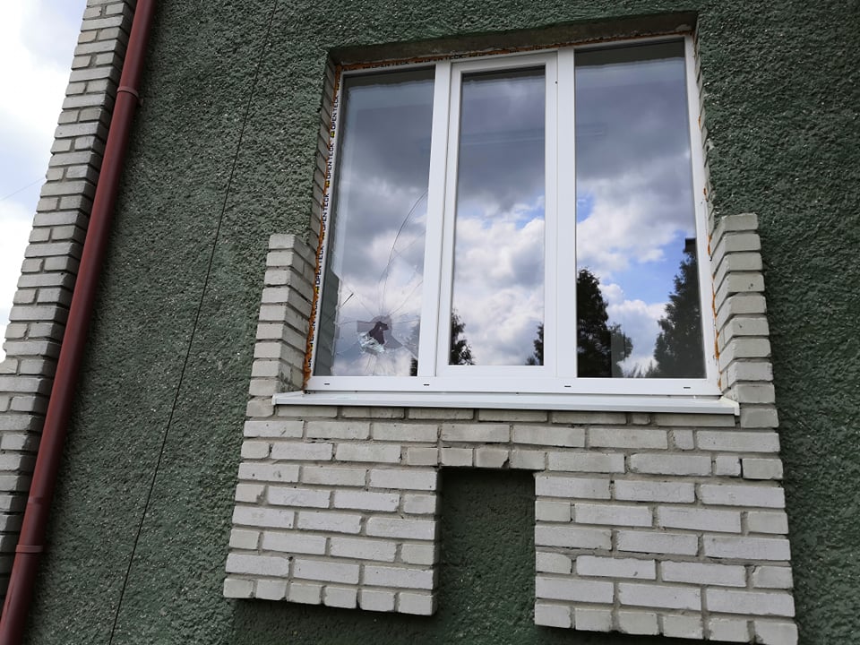 На Львівщині у лікарні побили вікна. Фото - прес-служба ДМР
