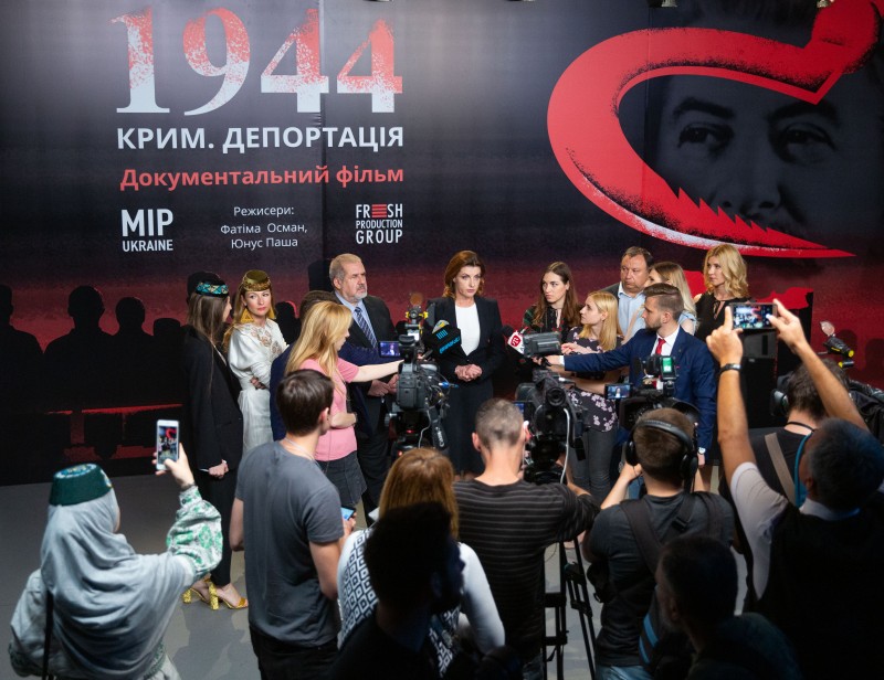 Марина Порошенко відвідала прем’єру документального фільму «1944» про депортацію кримських татар