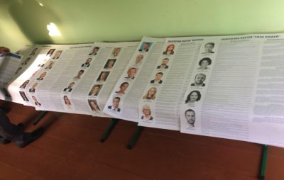 На Перемишлянщині не розмістили інформаційні плакати про кандидатів-мажоритарників. Фото: ОПОРА.