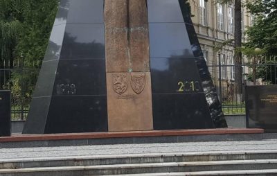 У Львові невідомі вандали пошкодили пам’ятник героям ЗУНР. Фото Ігор Зінкевич