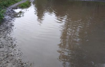 У Новояворівську затопило дорогу до залізничної станції. Фото: Іван Волицький