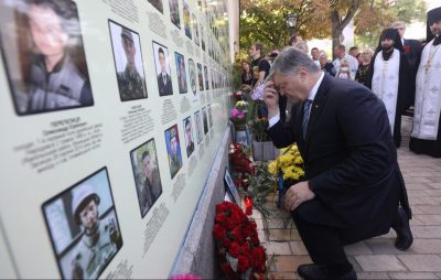 Петро Порошенко разом з депутатами фракції вшанували пам'ять загиблих захисників України