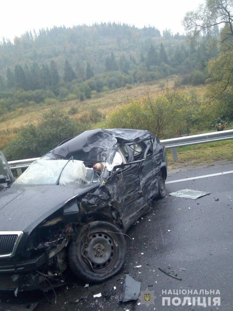 На Сколівщині у жахливій аварії загинув водій автомобіля. Фото Варта-1