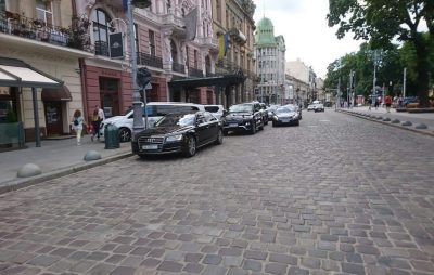 Львівські депутати дозволили Козловському паркуватись у центрі міста. Фото ГО Зручне місто