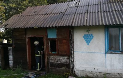 На Яворівщині вогонь охопив житловий будинок. Фото: ДСНС.