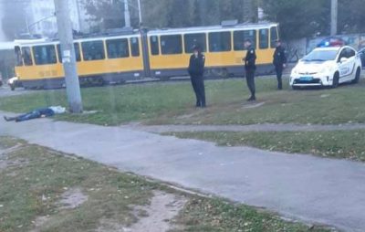 У Львові на кінцевій трамвая знайшли труп. Фото Варта-1